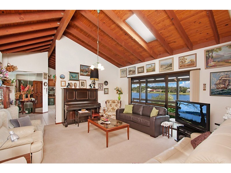 78 Burleigh St, Burleigh Waters QLD 4220