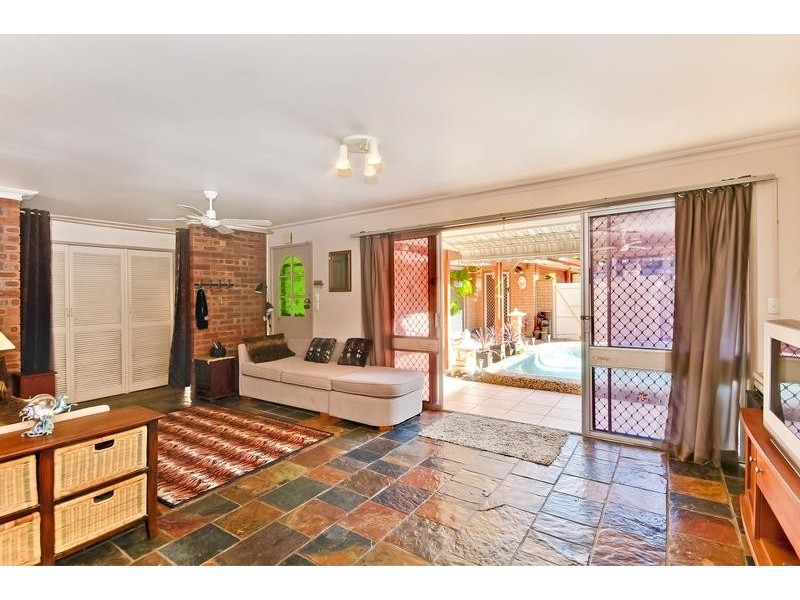 10 Oakwood Terrace, Palm Beach QLD 4221