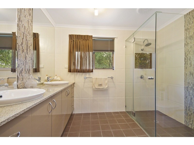 20-22 Mavista Grove, Elanora QLD 4221