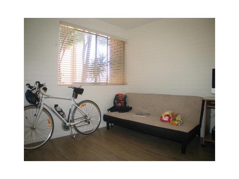 2/28 Miles St ‘White Caps’, Coolangatta QLD 4225