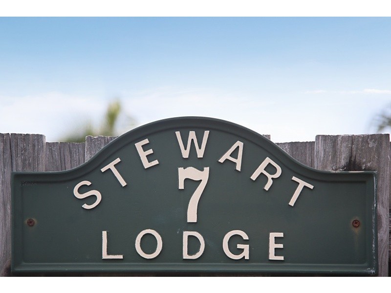 7 Stewart Parade, Ashmore QLD 4214