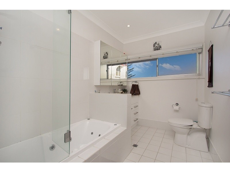 33 Tweed Street, Coolangatta QLD 4225