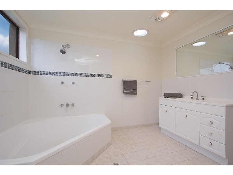 69 Cominan Avenue, Banora Point NSW 2486