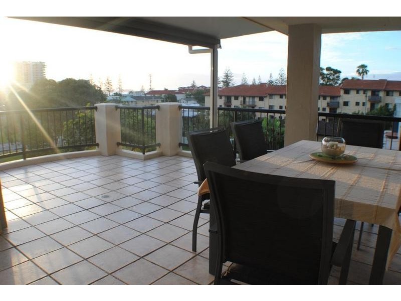 8/5 Tweed Street, Coolangatta QLD 4225