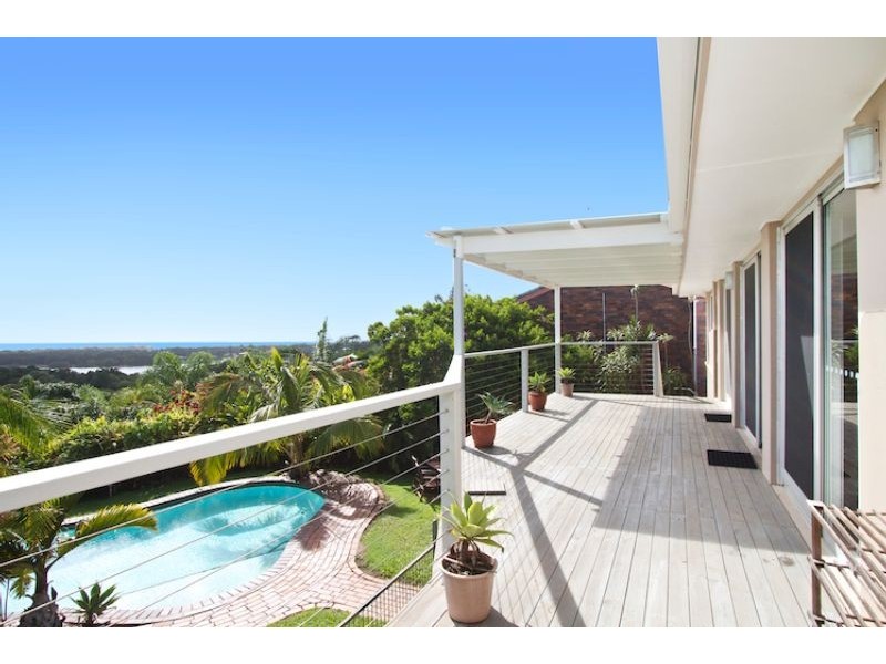 11 Hibiscus Parade, Banora Point NSW 2486