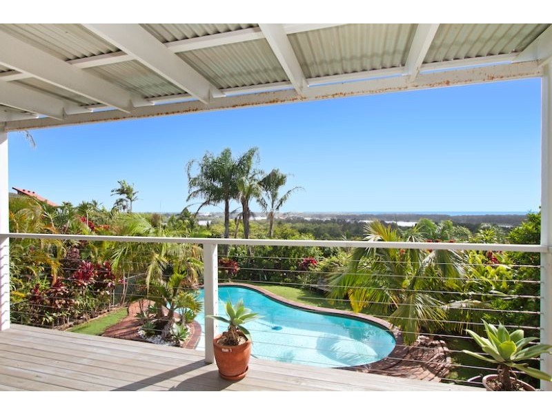 11 Hibiscus Parade, Banora Point NSW 2486