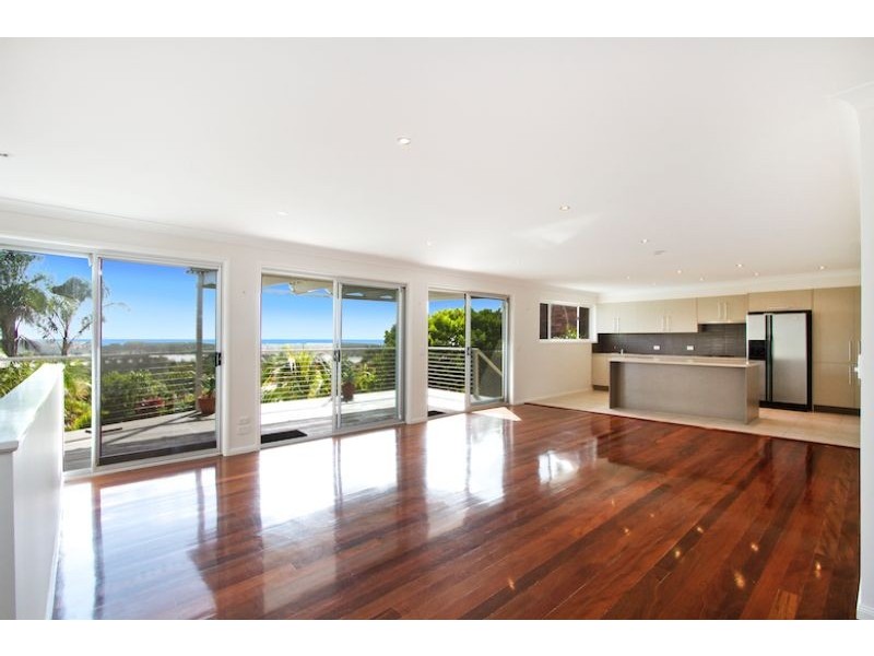 11 Hibiscus Parade, Banora Point NSW 2486