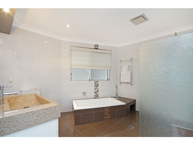 4 Castlecrag Avenue, Banora Point NSW 2486