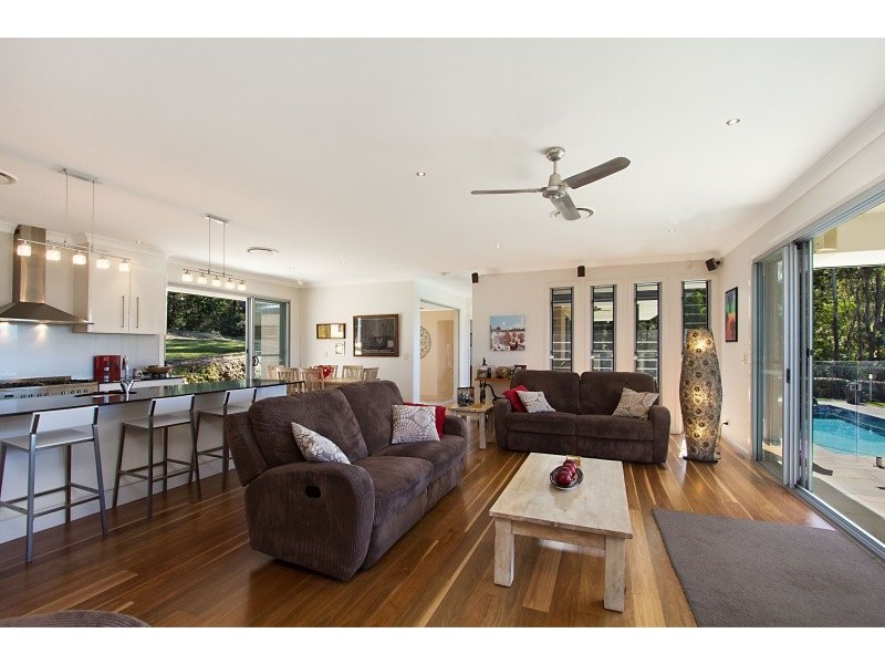 8 Lita Court, Tallebudgera QLD 4228
