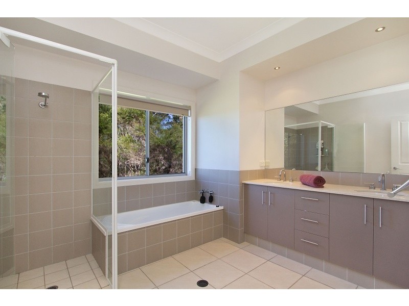 8 Lita Court, Tallebudgera QLD 4228