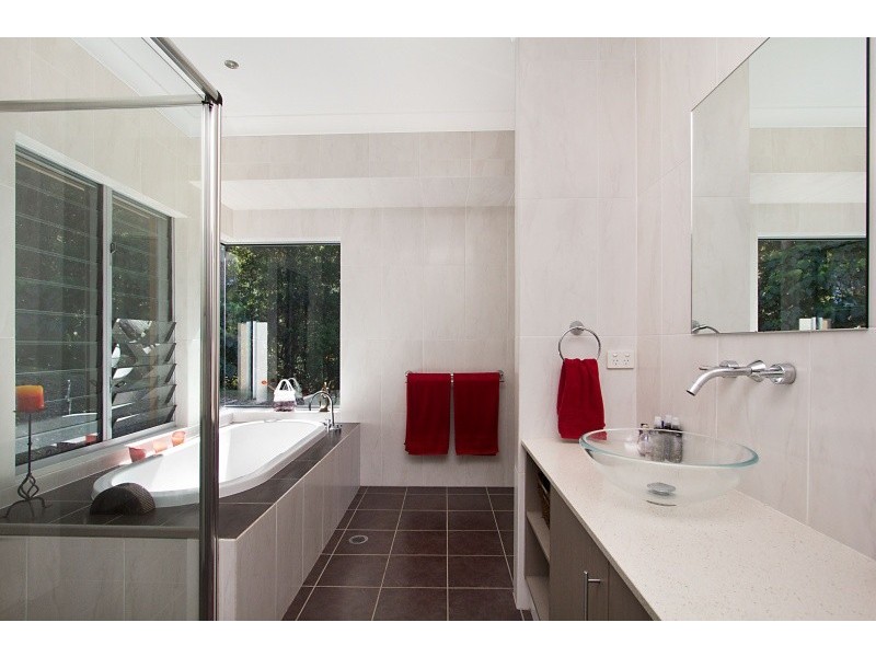 8 Lita Court, Tallebudgera QLD 4228