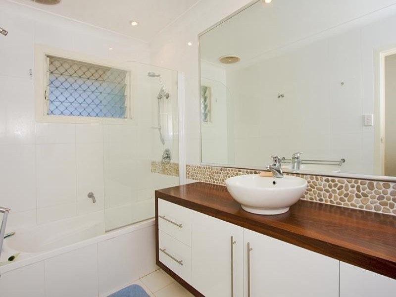 101 Dutton Street, Coolangatta QLD 4225