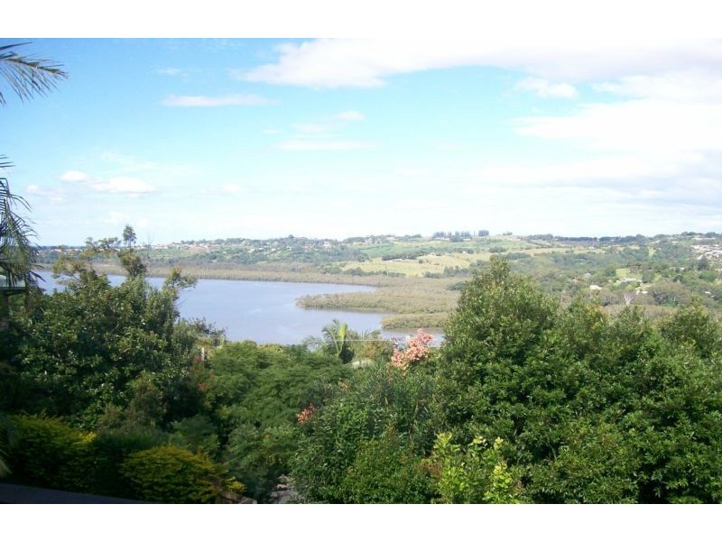 8 Broadwater Esplanade, Bilambil Heights NSW 2486