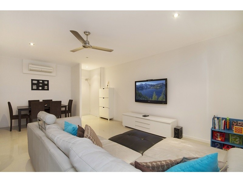 7/9 South Street ‘South Beach Apartments’, Kirra QLD 4225