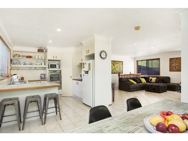 2/65 Bimbadeen Avenue, Banora Point NSW 2486