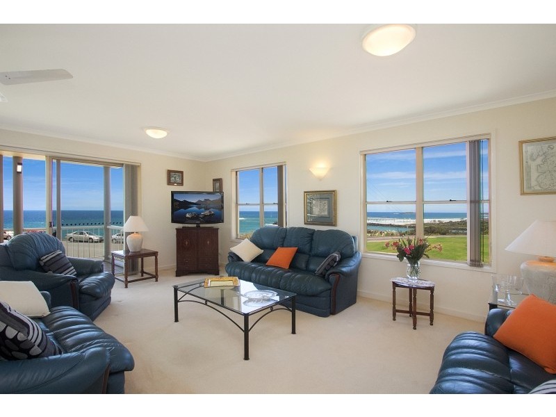 2/1 Tweed Terrace Cnr Boundary Street ‘Beacons’, Rainbow Bay QLD 4225