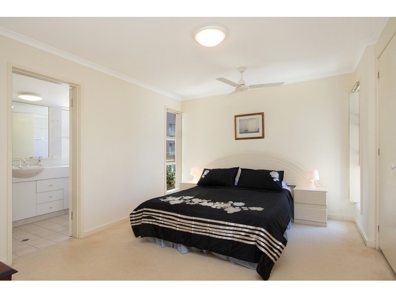 2/1 Tweed Terrace Cnr Boundary Street ‘Beacons’, Rainbow Bay QLD 4225