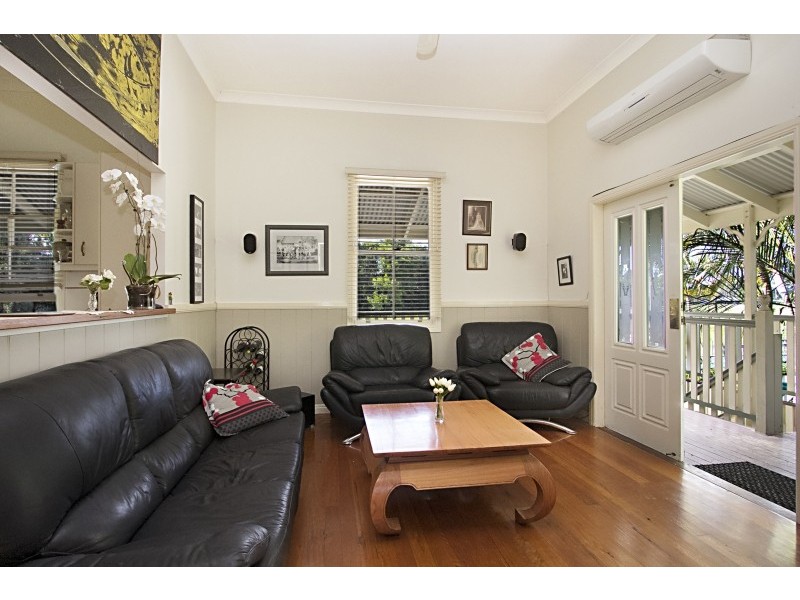 238 Currumbin Creek Rd, Currumbin QLD 4223