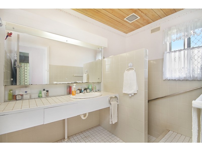 13 Pioneer Parade, Banora Point NSW 2486