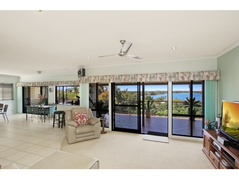 2 Uniacke Drive, Banora Point NSW 2486