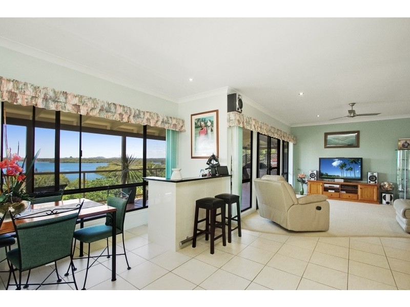 2 Uniacke Drive, Banora Point NSW 2486
