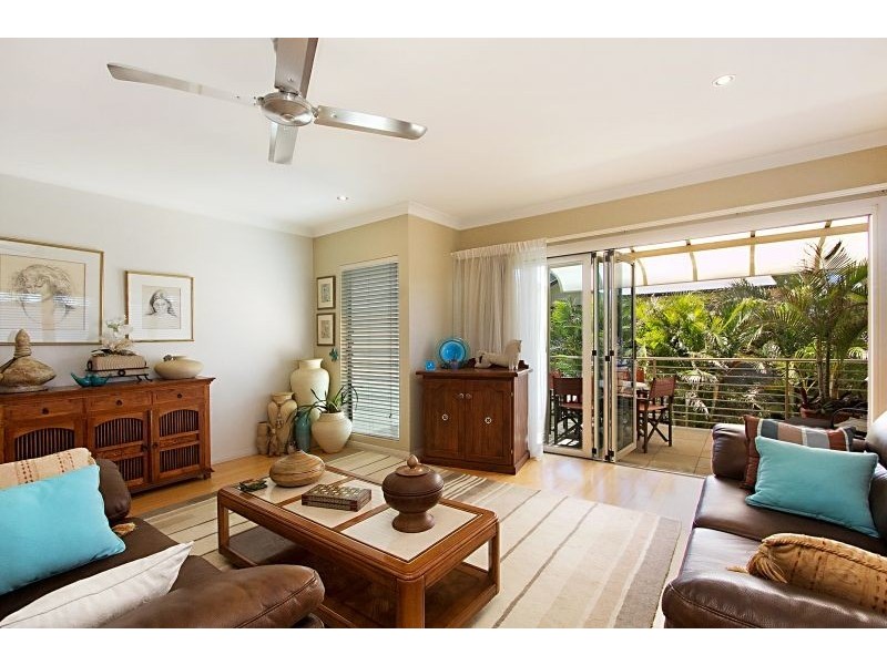 2/195 Golden Four Drive, Bilinga QLD 4225