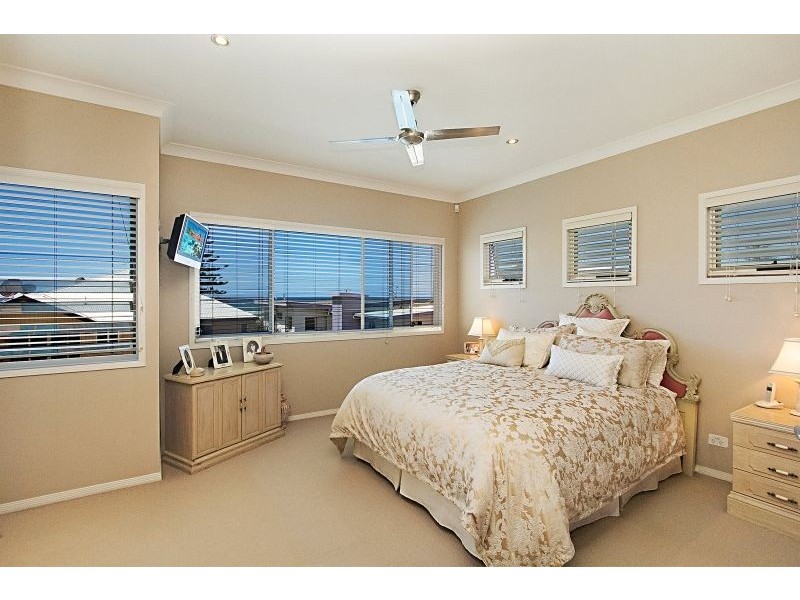 2/195 Golden Four Drive, Bilinga QLD 4225