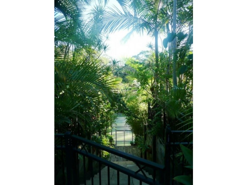 2 Evergreen Drive, Elanora QLD 4221