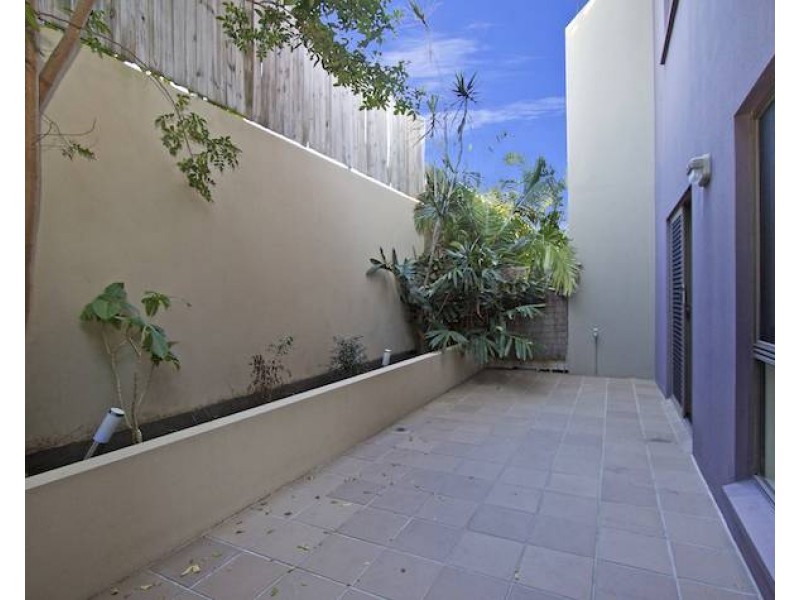 3/77 McLean Street, Coolangatta QLD 4225