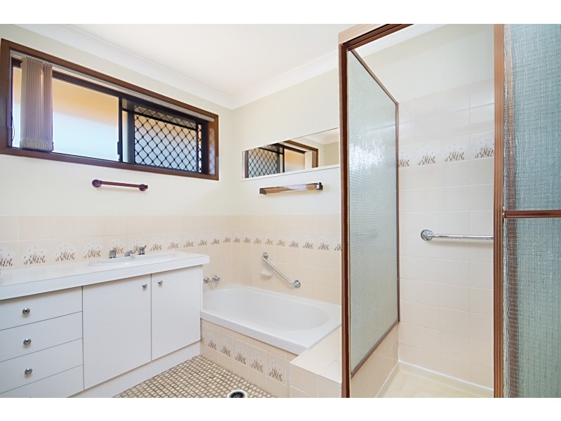 1/100 Sunset Boulevard, Tweed Heads West NSW 2485