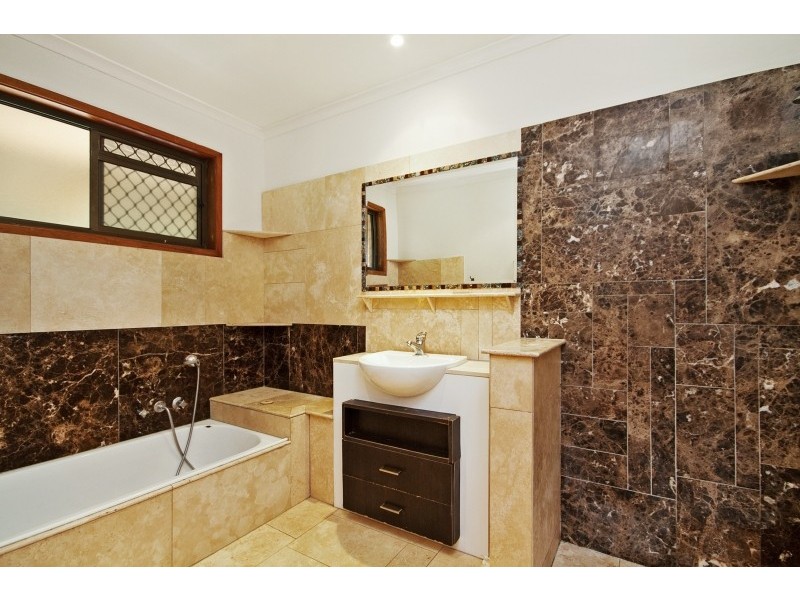 4 Amadeus Street, Elanora QLD 4221