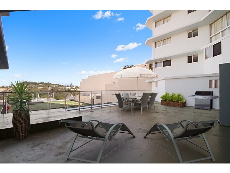 5/70 Marine Parade ‘Ocean Plaza’, Coolangatta QLD 4225