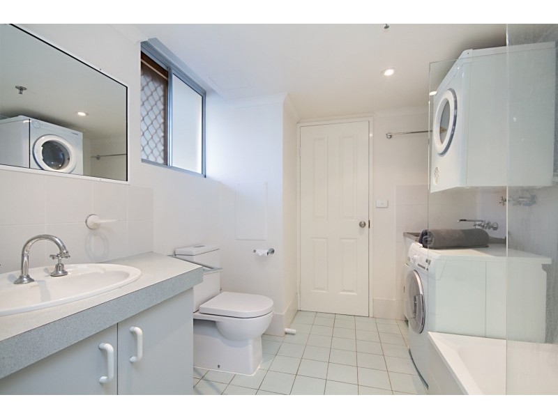 5/70 Marine Parade ‘Ocean Plaza’, Coolangatta QLD 4225