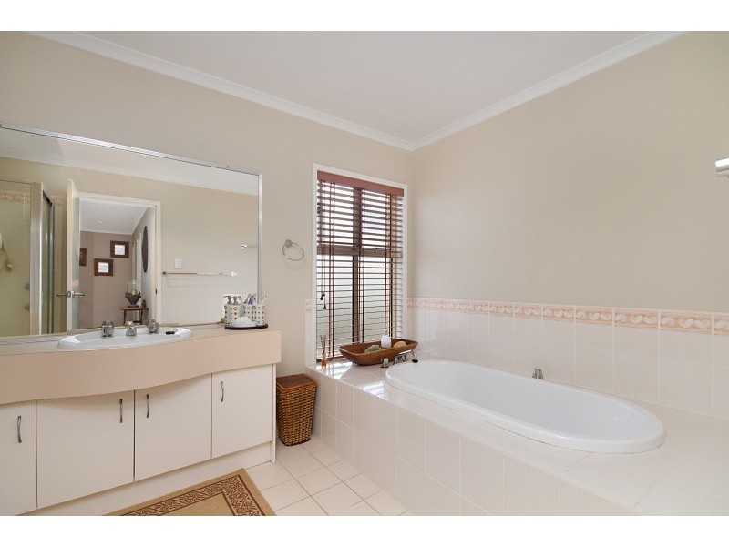 78 Lochlomond Drive, Banora Point NSW 2486