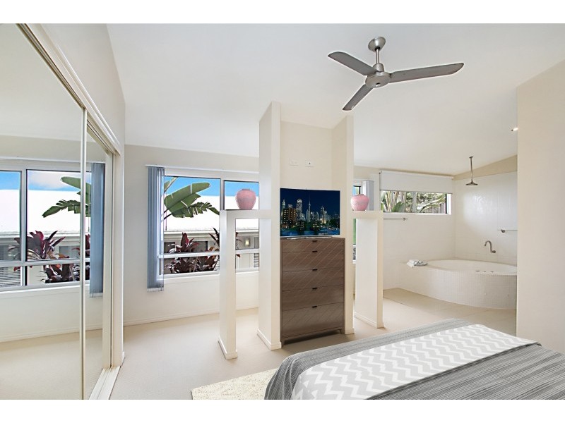 76 Botanical Cct, Banora Point NSW 2486