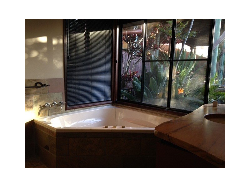 90 Peninsula Drive, Bilambil Heights NSW 2486