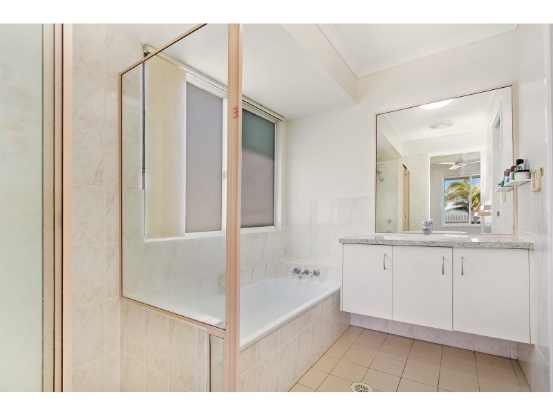 31 Martinelli Avenue, Banora Point NSW 2486