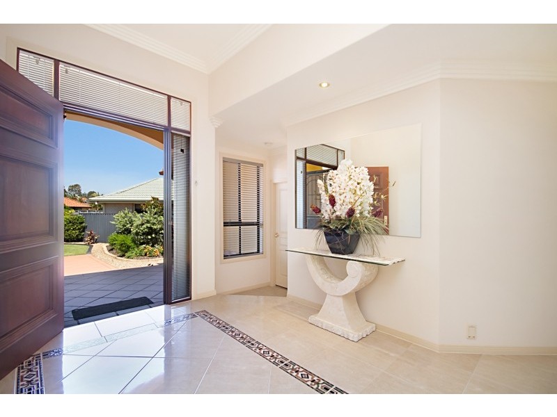 6 New Farm Place, Banora Point NSW 2486