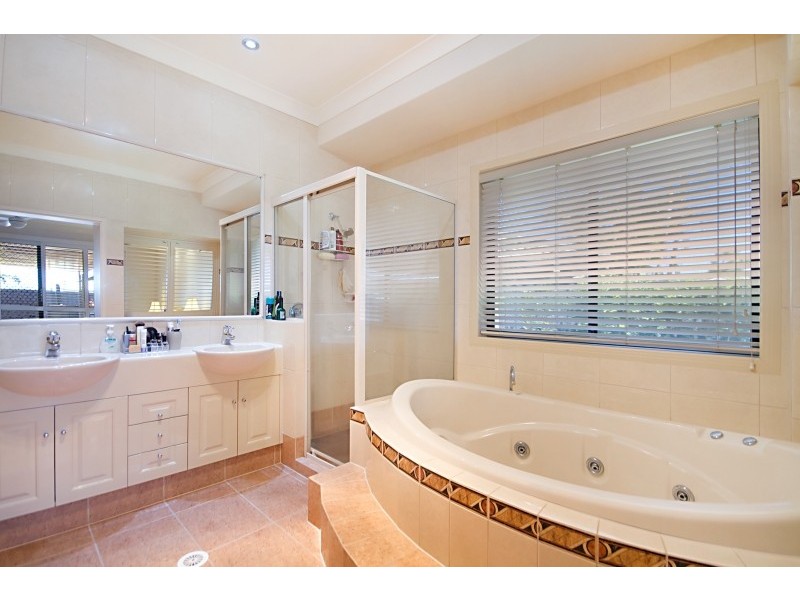 6 New Farm Place, Banora Point NSW 2486