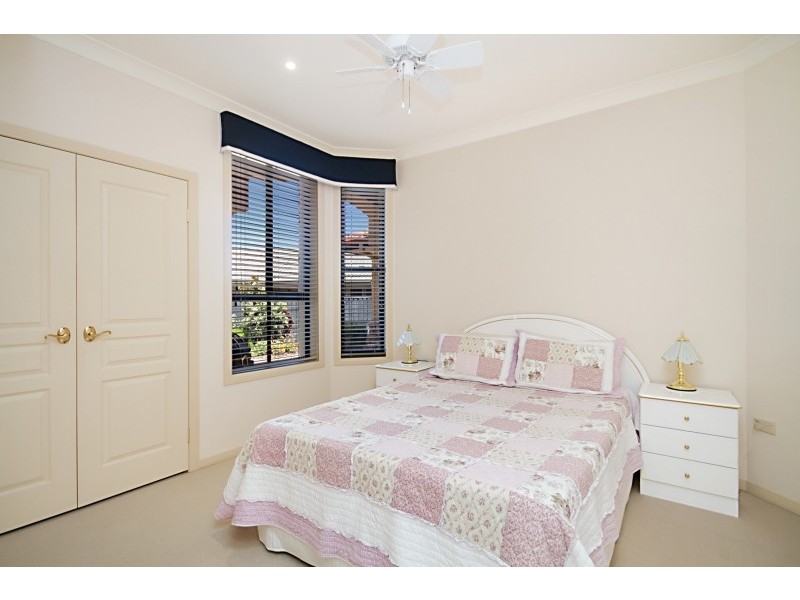 6 New Farm Place, Banora Point NSW 2486