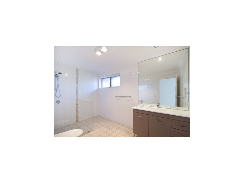 11 Hibiscus Parade, Banora Point NSW 2486