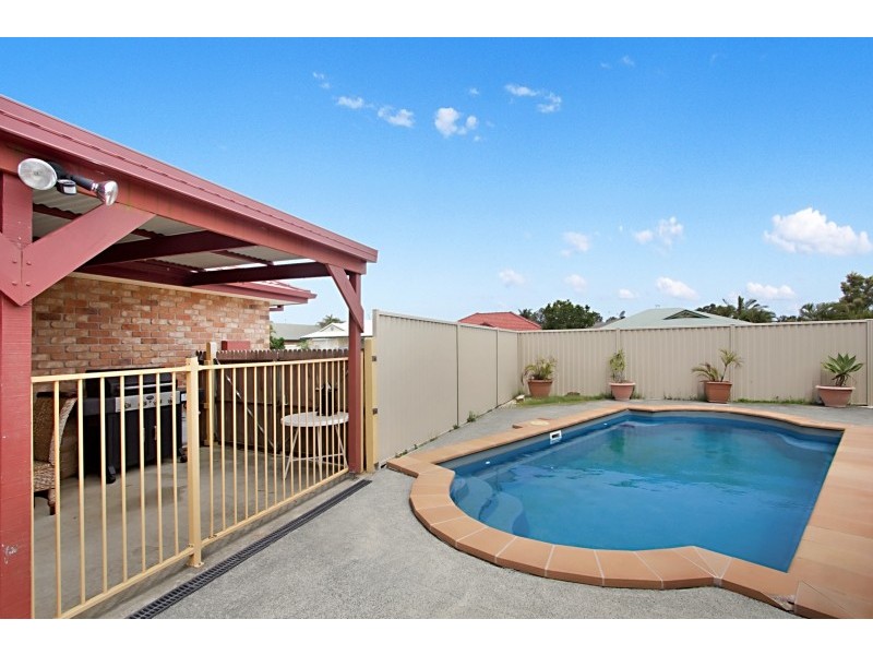 11 Stradbroke Drive, Tweed Heads South NSW 2486