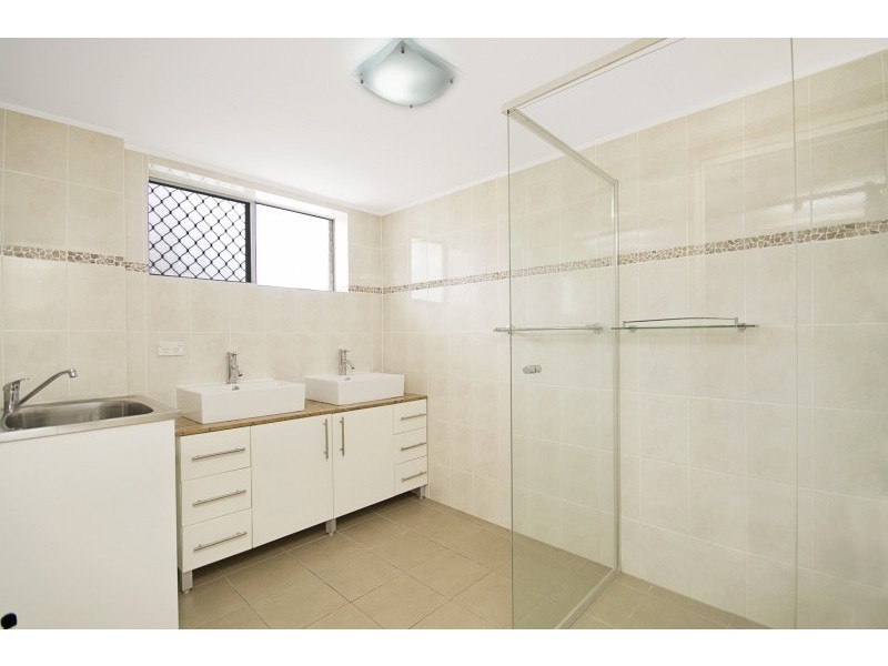 1/30 Lanham Street ‘New Galaxy’, Coolangatta QLD 4225