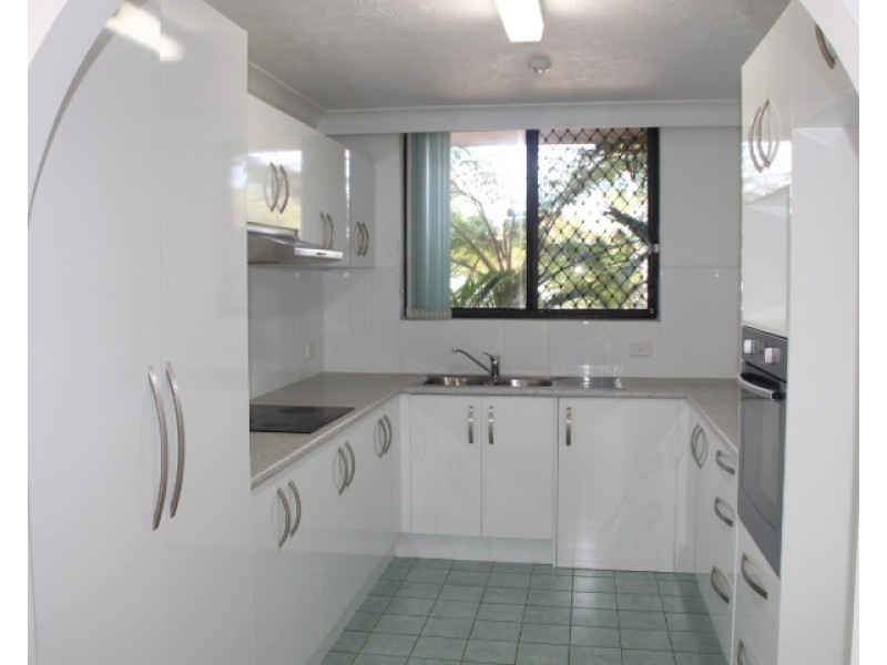 2/23 Garrick Street CHATEAU ROYAL, Coolangatta QLD 4225