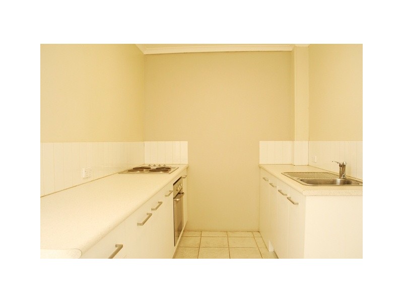 8/28 Miles Street, Kirra QLD 4225