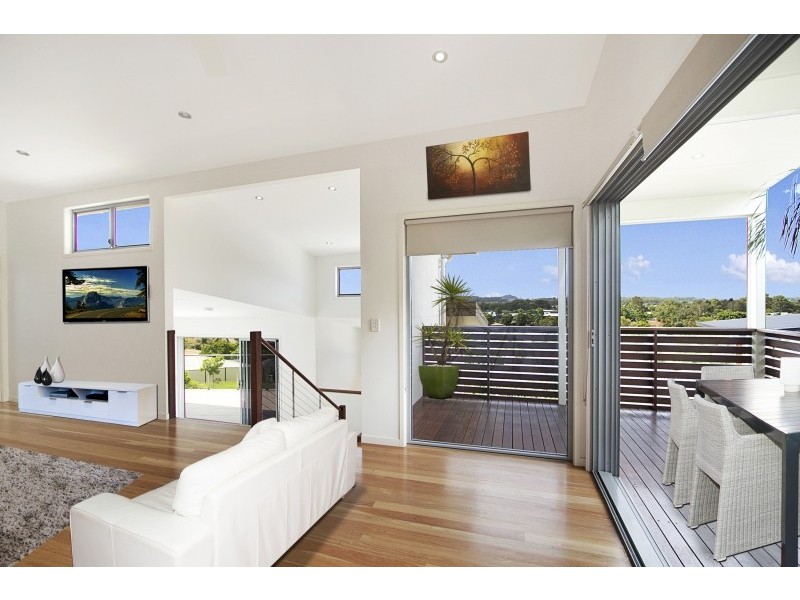 8 Liana Court, Banora Point NSW 2486