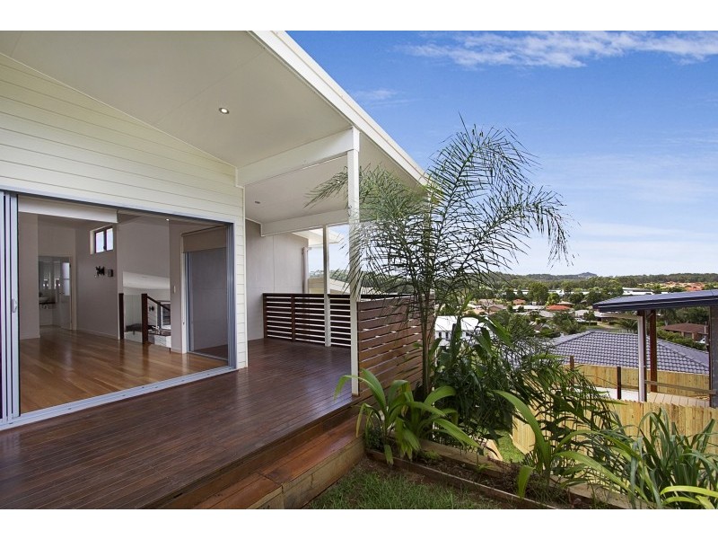 8 Liana Court, Banora Point NSW 2486