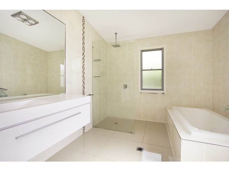 8 Liana Court, Banora Point NSW 2486
