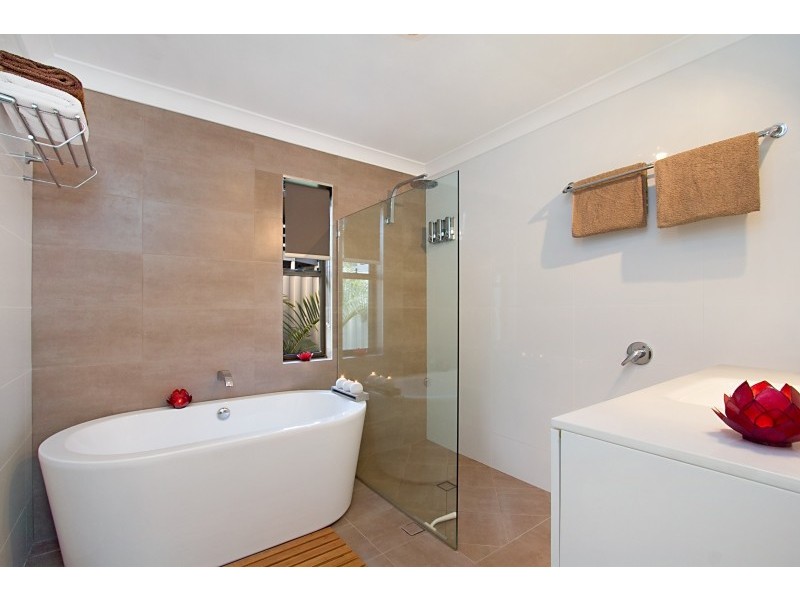 10 Mariners Crescent, Banora Point NSW 2486