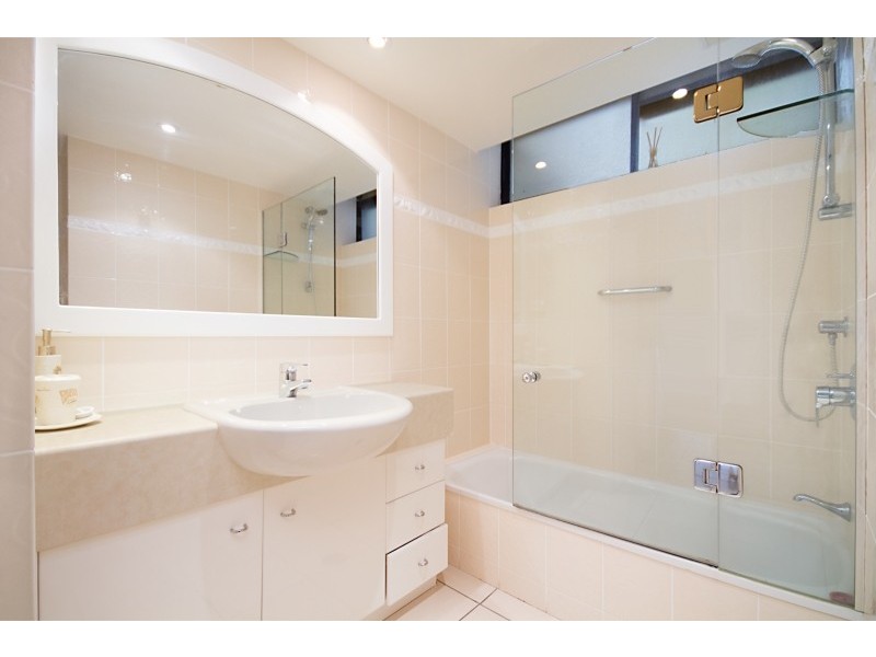 1A/828 Pacific Parade ‘Rocks Resort’, Currumbin QLD 4223